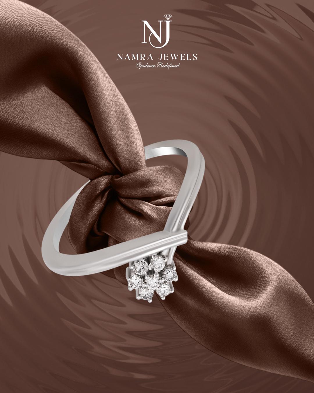 Elegance, tied in every detail.
Delicate diamonds meet graceful curves, creat